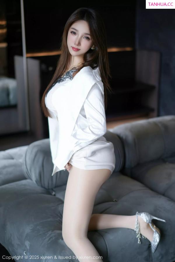   [XiuRen]高清写真图 2025.10.15 No.10872 桃桃·夭夭twins 性感肉丝第12张图片